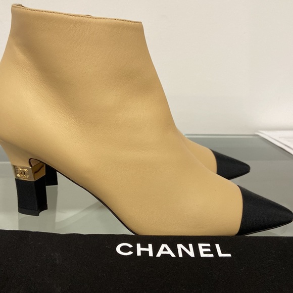 Chanel beige and black ankle booties (NWT) never worn Size 40C - Picture 3 of 7